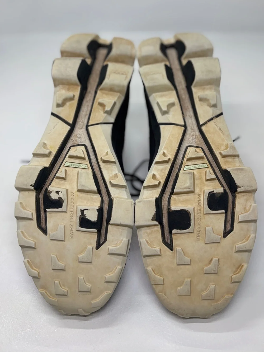 On Cloudventure Peak Women’s 9 White Black Trail Running Shoes